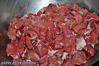 ESTOFADO DE CARNE DE TORO CON CRUJIENTE DE ROMERO, TOMILLO Y CACAO