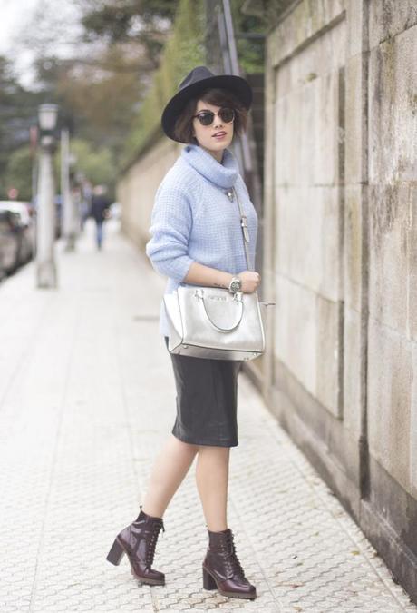 BLUE TURTLENECK SWEATER IMG_1987