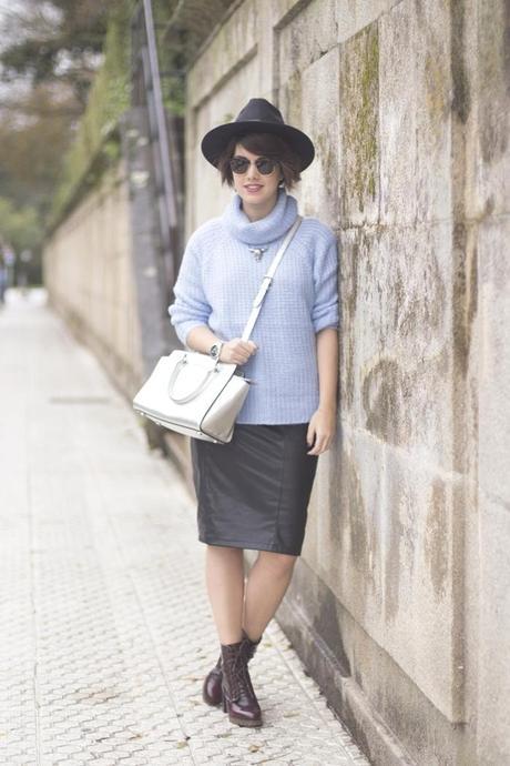 BLUE TURTLENECK SWEATER IMG_1982