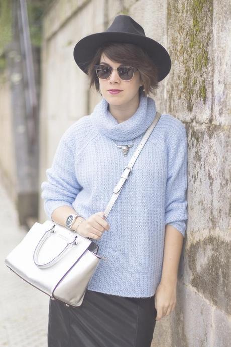 BLUE TURTLENECK SWEATER IMG_1968