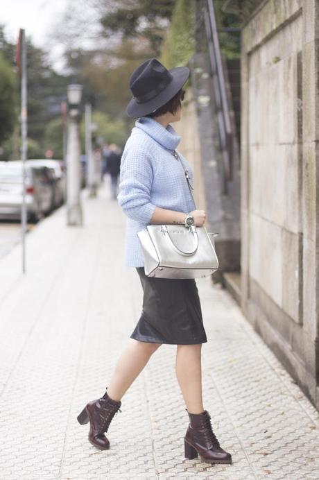 BLUE TURTLENECK SWEATER IMG_1985