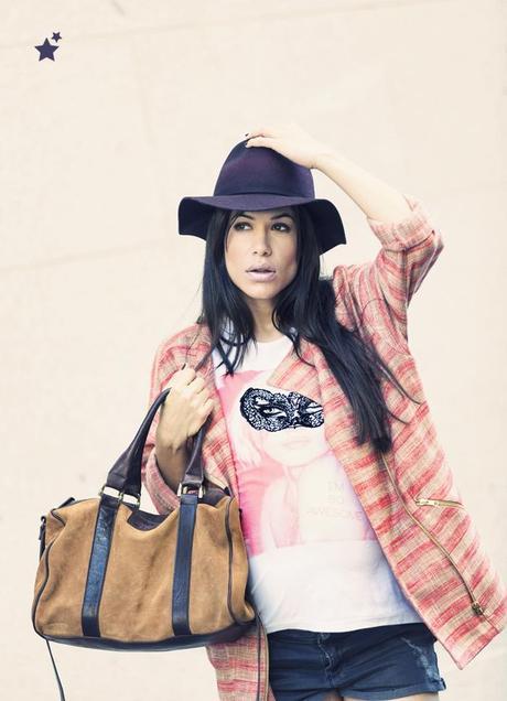 street style barbara crespo mask dear tee tshirt hake bag and coat sendra fashion blogger outfit blog de moda