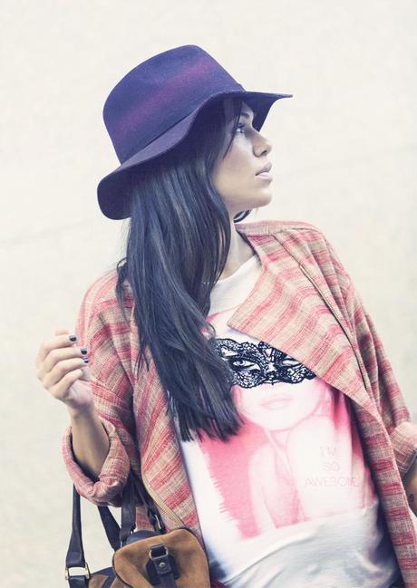street style barbara crespo mask dear tee tshirt hake bag and coat sendra fashion blogger outfit blog de moda