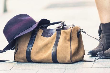 street style barbara crespo mask dear tee tshirt hake bag and coat sendra fashion blogger outfit blog de moda