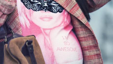 street style barbara crespo mask dear tee tshirt hake bag and coat sendra fashion blogger outfit blog de moda