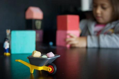 Pequeños arquitectos: Juego de apilables con bloques de palet pintados con chalk paint8