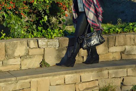 Trendy: the plaid scarf. Trendy: el pañuelo de cuadros