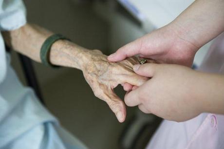 Artículo de Investigación , La Acupuntura ayuda a pacientes con cáncer Masajes-terapeuticos-para-pacientes-con-cancer-1