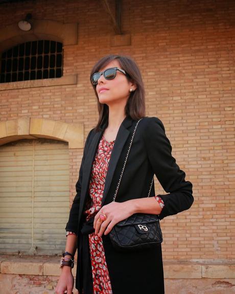 Mono estampado + Blazer tipo smoking Mono estampado + Blazer tipo smoking