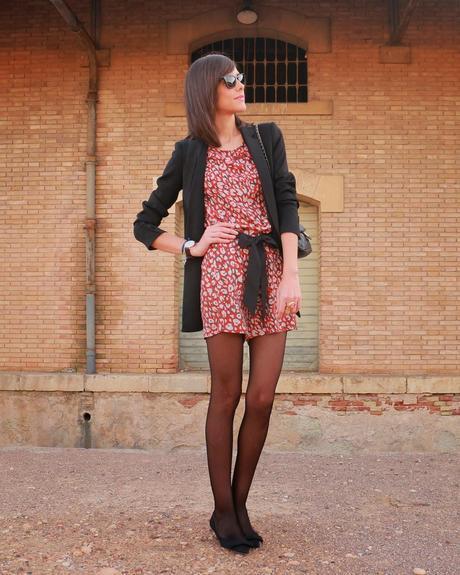 Mono estampado + Blazer tipo smoking Mono estampado + Blazer tipo smoking