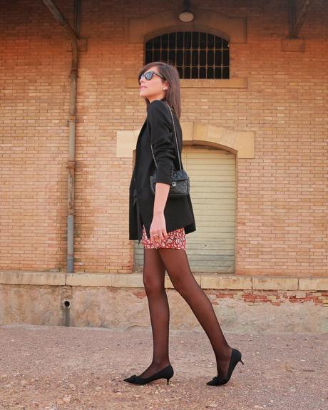 Mono estampado + Blazer tipo smoking Mono estampado + Blazer tipo smoking