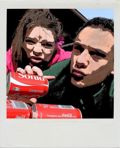 Una tarde entretenida con las latas de Coca Cola