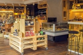 Abarrotes Tienda & Club Gastronómico abre en Las Matas con más de 800 productos en bodega y alimenta