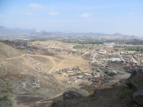 Entre El Santuario y Las Lomas: Pachacamac y Lucumo