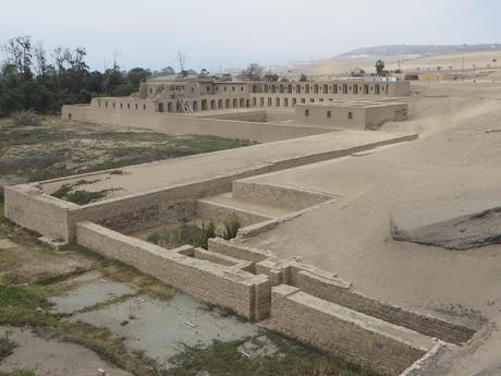 Entre El Santuario y Las Lomas: Pachacamac y Lucumo