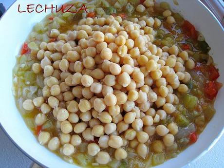 GARBANZOS CON PISTO Y MERLUZA (8)