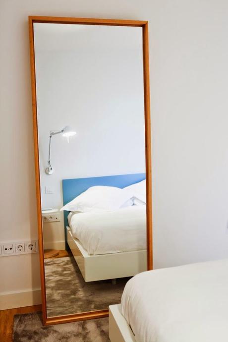 Diseño interior, decoración y equipamiento completo de ilia estudio en vivienda de San Sebastián