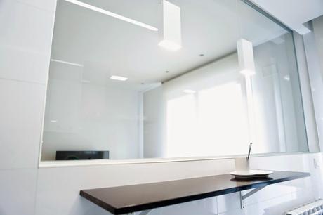 Diseño interior, decoración y equipamiento completo de ilia estudio en vivienda de San Sebastián