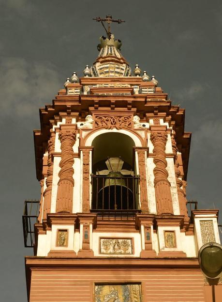 Azulejos en la torre de la Iglesia de Nuestra Señora de la O (5).