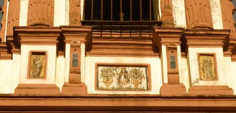 Azulejos en la torre de la Iglesia de Nuestra Señora de la O (5).