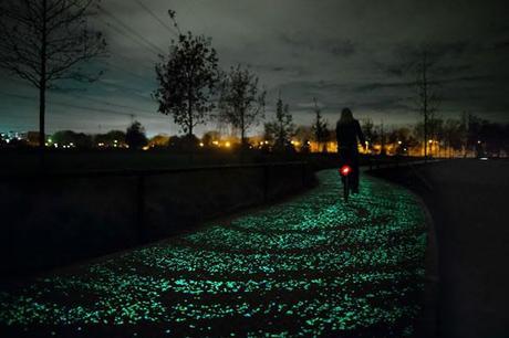 Van Gogh-Roosegaarde Bicycle Path :: carril bici fluorescente Van Gogh-Roosegaarde Bicycle Path :: carril bici fluorescente