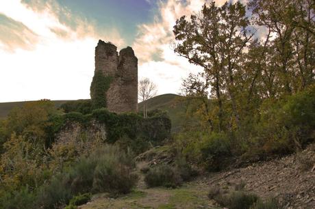 En la actualidad solo queda en pie parte de la torre del homenaje y algún resto de sus muros. Foto: Sara Gordón