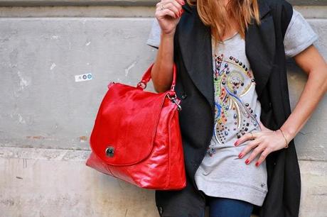 chaleco cruzado y sudadera