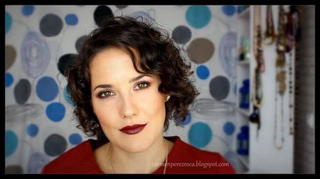 Look otoñal con labios oscuros