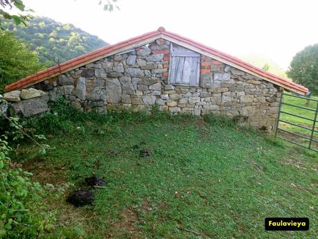 Pico Loral (desde Villanueva de Santo Adriano)