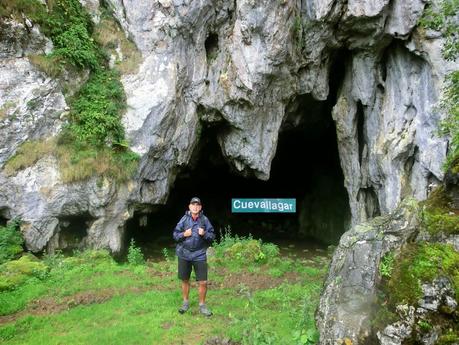 Pico Loral (desde Villanueva de Santo Adriano)