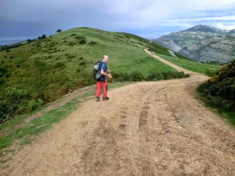 Pico Loral (desde Villanueva de Santo Adriano)