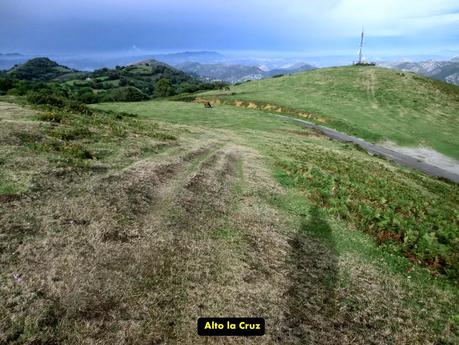 Pico Loral (desde Villanueva de Santo Adriano)