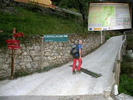 Pico Loral (desde Villanueva de Santo Adriano)