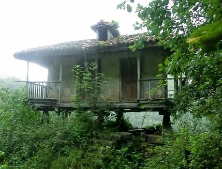 Pico Loral (desde Villanueva de Santo Adriano)