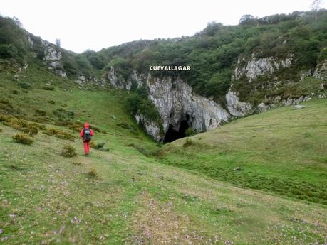 Pico Loral (desde Villanueva de Santo Adriano)