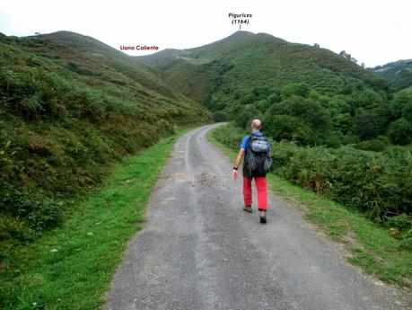 Pico Loral (desde Villanueva de Santo Adriano)