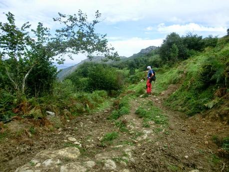 Pico Loral (desde Villanueva de Santo Adriano)