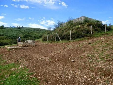 Pico Loral (desde Villanueva de Santo Adriano)