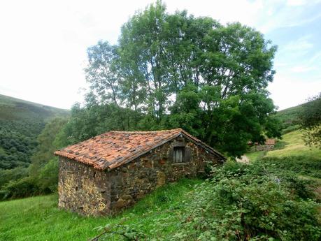Pico Loral (desde Villanueva de Santo Adriano)