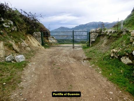 Pico Loral (desde Villanueva de Santo Adriano)