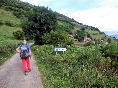 Pico Loral (desde Villanueva de Santo Adriano)