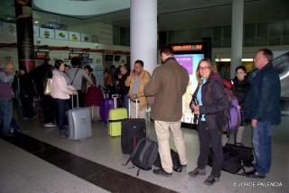 BEA EN LA COLA PARA FACTURAR EN EL AEROPUERTO DE TBILISI