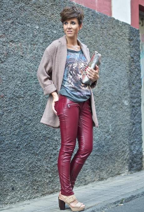 Como combinar pantalones de cuero pantalones de cuero granates