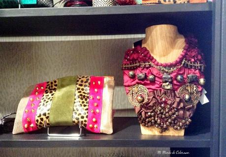 collar babero, cartera animal print y tachuelas