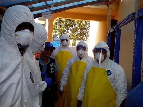 Médico cubano contagiado con ébola en Sierra Leona trasladado a Ginebra rápidamente