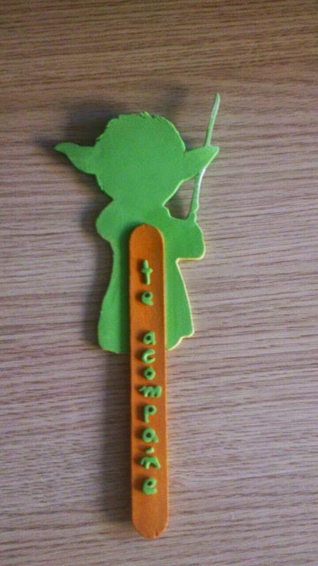 Acompañarte la lectura puede, pequeño lector padawan...