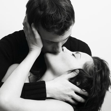 Cerca de 80 millones de bacterias se transfieren durante un beso de 10 segundos Microbioma besos