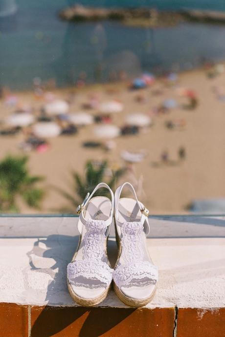 Mariló & Laia, una boda 100% Otaduy sandalias charo ruiz ibiza