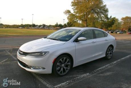 2015-chrysler-200c-awd-09