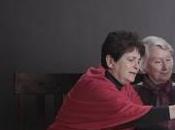 Video: abuelas fuman marihuana primera esta reacción